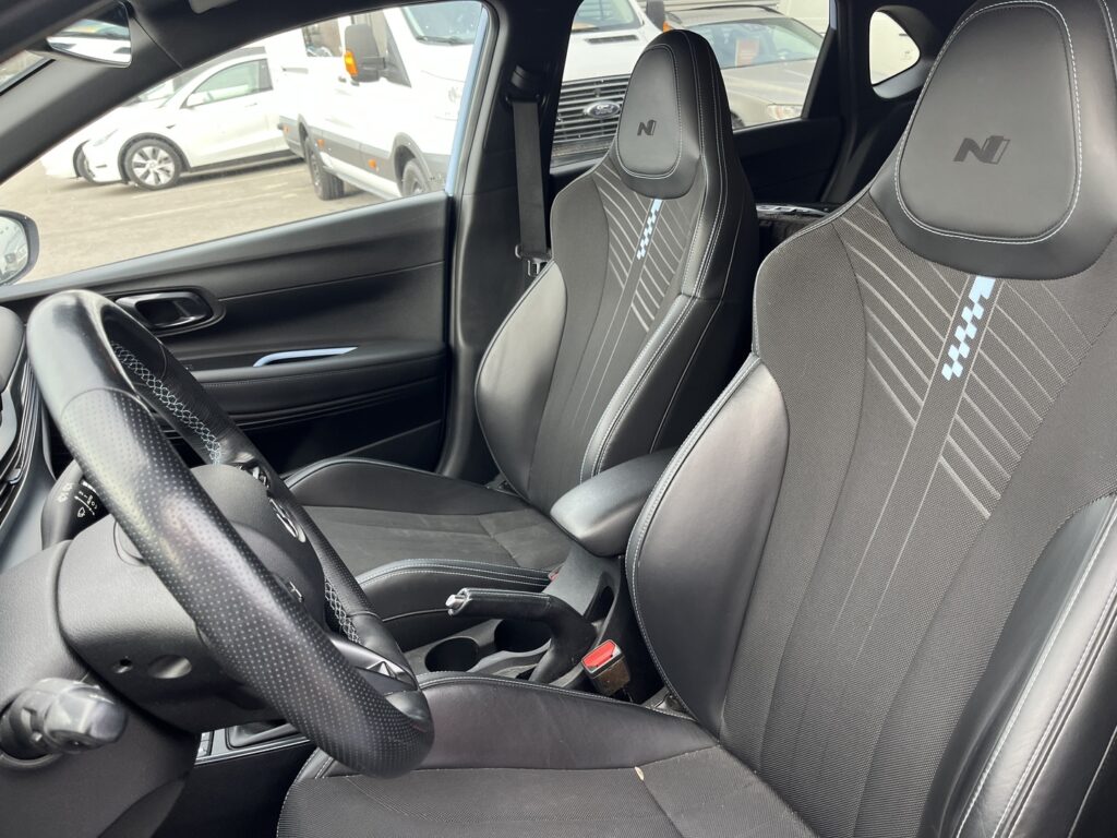 Hyundai - i20 - 1.6 T-GDI 204 hv 6MT // 1. om Suomi-auto / Peruutuskamera / Digimittaristo / Ratin lämmitin / 2x renkaat ja vanteet // Hyundai - i20 - 1.6 T-GDI 204 hv 6MT // 1. om Suomi-auto / Peruutuskamera / Digimittaristo / Ratin lämmitin / 2x renkaat ja vanteet // - Viistoperä