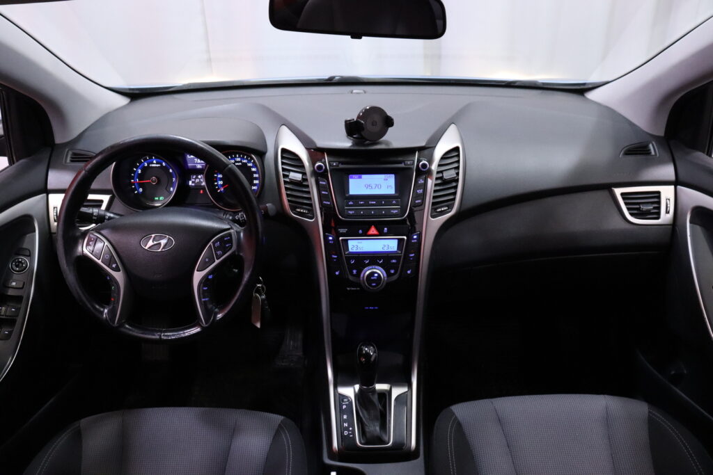 Hyundai - i30 Wagon - 1,6 GDI 6AT Comfort Plus // Lohkolämmitin / Vakkari / Tutkat // Hyundai - i30 Wagon - 1,6 GDI 6AT Comfort Plus // Lohkolämmitin / Vakkari / Tutkat // - Farmari