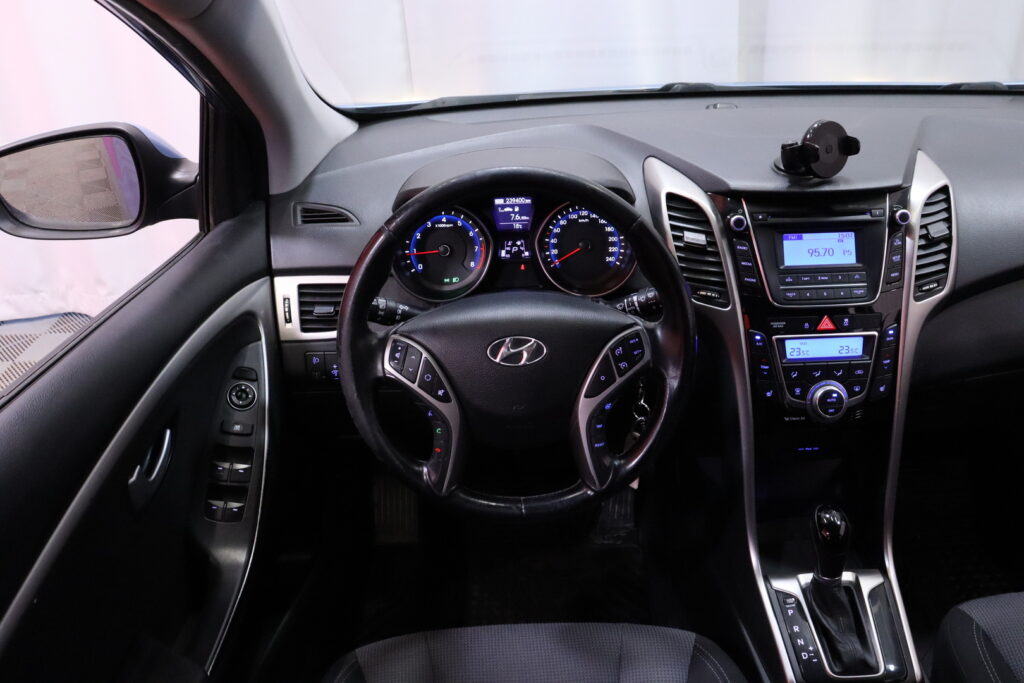 Hyundai - i30 Wagon - 1,6 GDI 6AT Comfort Plus // Lohkolämmitin / Vakkari / Tutkat // Hyundai - i30 Wagon - 1,6 GDI 6AT Comfort Plus // Lohkolämmitin / Vakkari / Tutkat // - Farmari