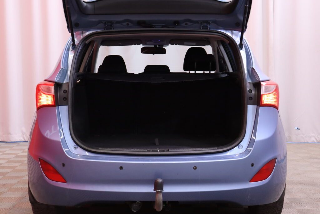 tuotekuva-Hyundai-i30-Wagon-LMJ-336-2026-04-07-174504-21 tuotekuva-Hyundai-i30-Wagon-LMJ-336-2026-04-07-174504-21