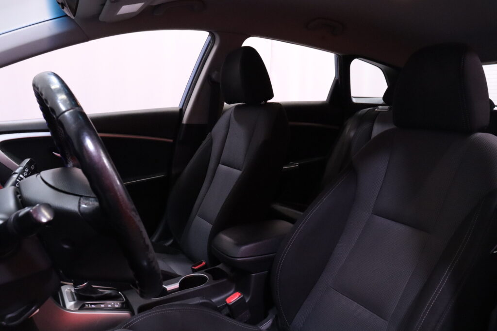 Hyundai - i30 Wagon - 1,6 GDI 6AT Comfort Plus // Lohkolämmitin / Vakkari / Tutkat // Hyundai - i30 Wagon - 1,6 GDI 6AT Comfort Plus // Lohkolämmitin / Vakkari / Tutkat // - Farmari