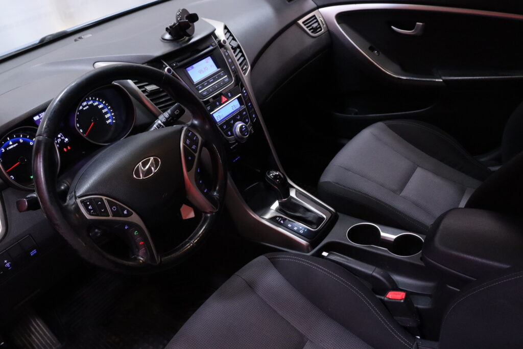 Hyundai - i30 Wagon - 1,6 GDI 6AT Comfort Plus // Lohkolämmitin / Vakkari / Tutkat // Hyundai - i30 Wagon - 1,6 GDI 6AT Comfort Plus // Lohkolämmitin / Vakkari / Tutkat // - Farmari