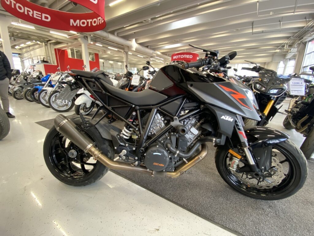 KTM - 1290 - Super Duke R // Suomi-pyörä / Track Pack / Putkisto / QS+ / Vakkari / Keyless // KTM - 1290 - Super Duke R // Suomi-pyörä / Track Pack / Putkisto / QS+ / Vakkari / Keyless // - Moottoripyörä