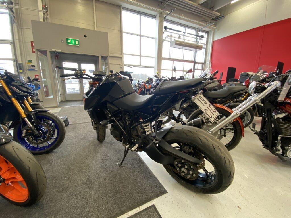 KTM - 1290 - Super Duke R // Suomi-pyörä / Track Pack / Putkisto / QS+ / Vakkari / Keyless // KTM - 1290 - Super Duke R // Suomi-pyörä / Track Pack / Putkisto / QS+ / Vakkari / Keyless // - Moottoripyörä