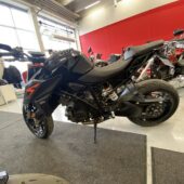 KTM - 1290 - Super Duke R // Suomi-pyörä / Track Pack / Putkisto / QS+ / Vakkari / Keyless // - Moottoripyörä