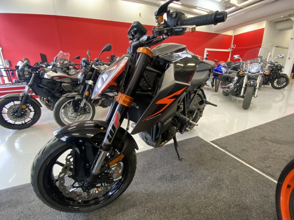 KTM - 1290 - Super Duke R // Suomi-pyörä / Track Pack / Putkisto / QS+ / Vakkari / Keyless // KTM - 1290 - Super Duke R // Suomi-pyörä / Track Pack / Putkisto / QS+ / Vakkari / Keyless // - Moottoripyörä