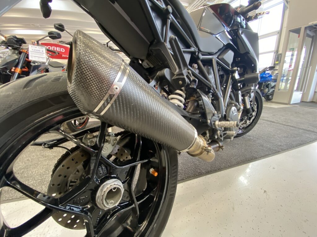 KTM - 1290 - Super Duke R // Suomi-pyörä / Track Pack / Putkisto / QS+ / Vakkari / Keyless // KTM - 1290 - Super Duke R // Suomi-pyörä / Track Pack / Putkisto / QS+ / Vakkari / Keyless // - Moottoripyörä