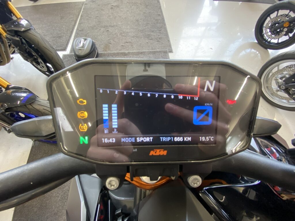 KTM - 1290 - Super Duke R // Suomi-pyörä / Track Pack / Putkisto / QS+ / Vakkari / Keyless // KTM - 1290 - Super Duke R // Suomi-pyörä / Track Pack / Putkisto / QS+ / Vakkari / Keyless // - Moottoripyörä