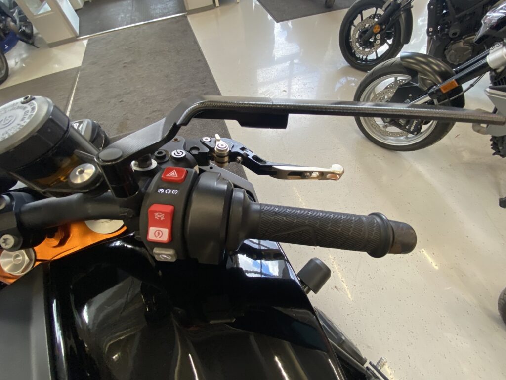 KTM - 1290 - Super Duke R // Suomi-pyörä / Track Pack / Putkisto / QS+ / Vakkari / Keyless // KTM - 1290 - Super Duke R // Suomi-pyörä / Track Pack / Putkisto / QS+ / Vakkari / Keyless // - Moottoripyörä