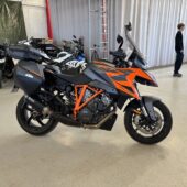 KTM - 1290 - Super Duke GT // Juuri saapunut! / Huippu varusteet / 1-Om / Akrapovic / 3x laukut / Huoltokirja // - Moottoripyörä