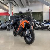 KTM - 1290 - Super Duke GT // Juuri saapunut! / Huippu varusteet / 1-Om / Akrapovic / 3x laukut / Huoltokirja // - Moottoripyörä