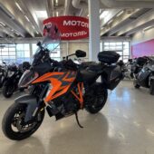 KTM - 1290 - Super Duke GT // Juuri saapunut! / Huippu varusteet / 1-Om / Akrapovic / 3x laukut / Huoltokirja // - Moottoripyörä