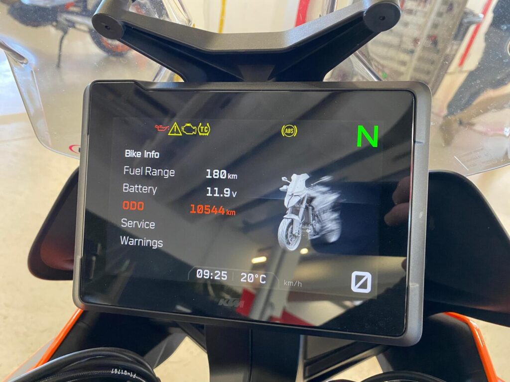 KTM - 1290 - Super Duke GT // Juuri saapunut! / Huippu varusteet / 1-Om / Akrapovic / 3x laukut / Huoltokirja // KTM - 1290 - Super Duke GT // Juuri saapunut! / Huippu varusteet / 1-Om / Akrapovic / 3x laukut / Huoltokirja // - Moottoripyörä