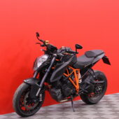 KTM - 1290 - Super Duke R // 2-OM Suomipyörä, Akrapovic, Shifter, Huoltokirja // - Moottoripyörä