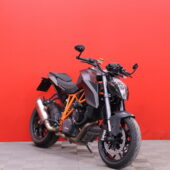 KTM - 1290 - Super Duke R // 2-OM Suomipyörä, Akrapovic, Shifter, Huoltokirja // - Moottoripyörä