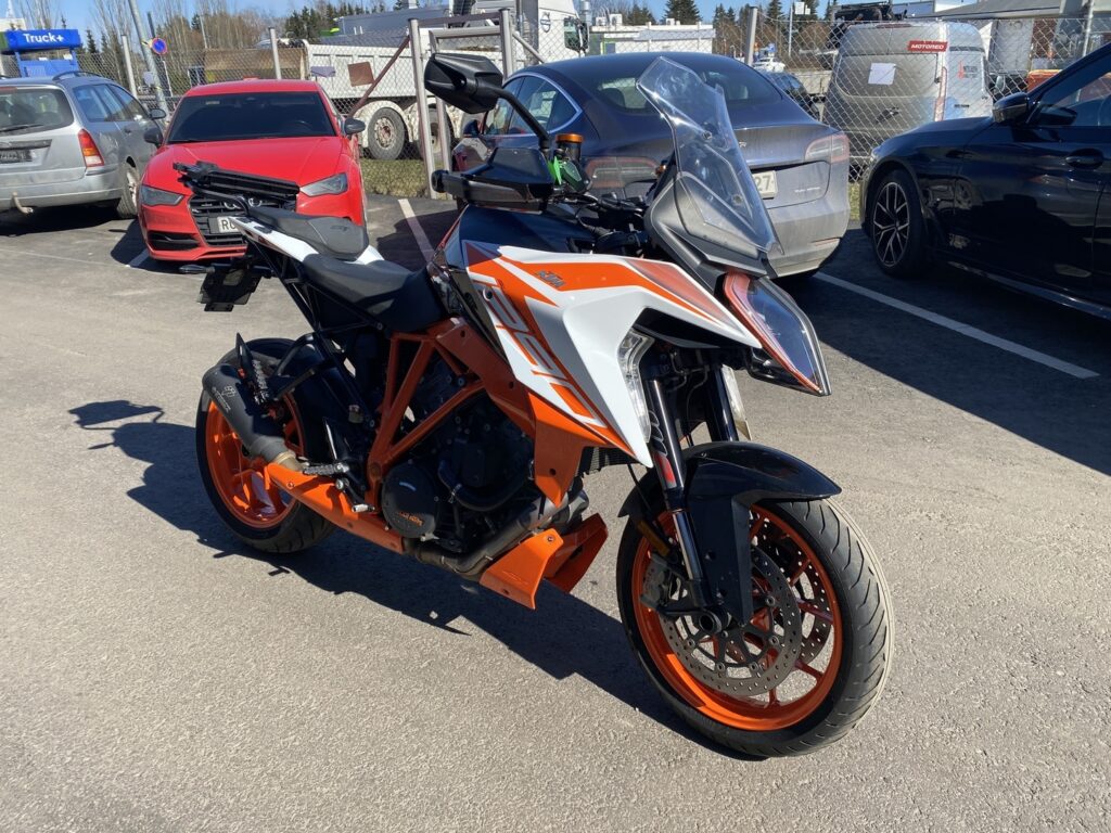 KTM - 1290 - Super Duke GT // Juuri saapunut! / 3x Laukut / Cobra / Vakkari / Keyless // KTM - 1290 - Super Duke GT // Juuri saapunut! / 3x Laukut / Cobra / Vakkari / Keyless // - Moottoripyörä