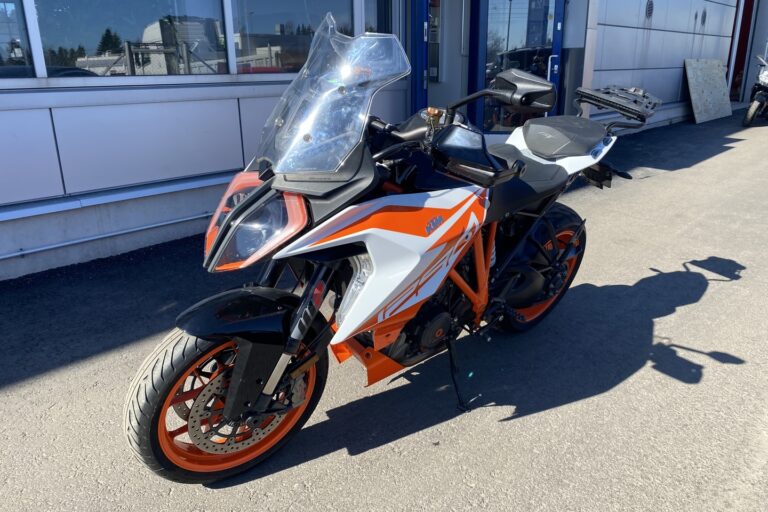KTM - 1290 - Super Duke GT // Juuri saapunut! / 3x Laukut / Cobra / Vakkari / Keyless // - Moottoripyörä