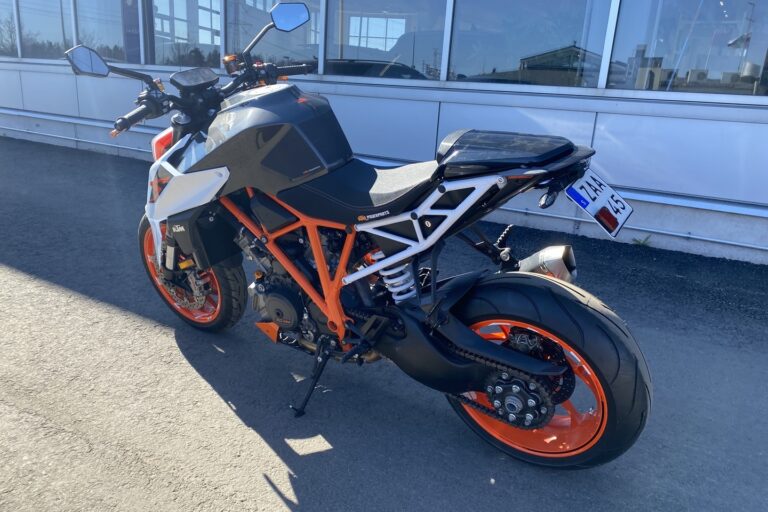 KTM - 1290 - Super Duke R // Juuri saapunut! // Shifter / Vakkari / Powerparts // - Moottoripyörä