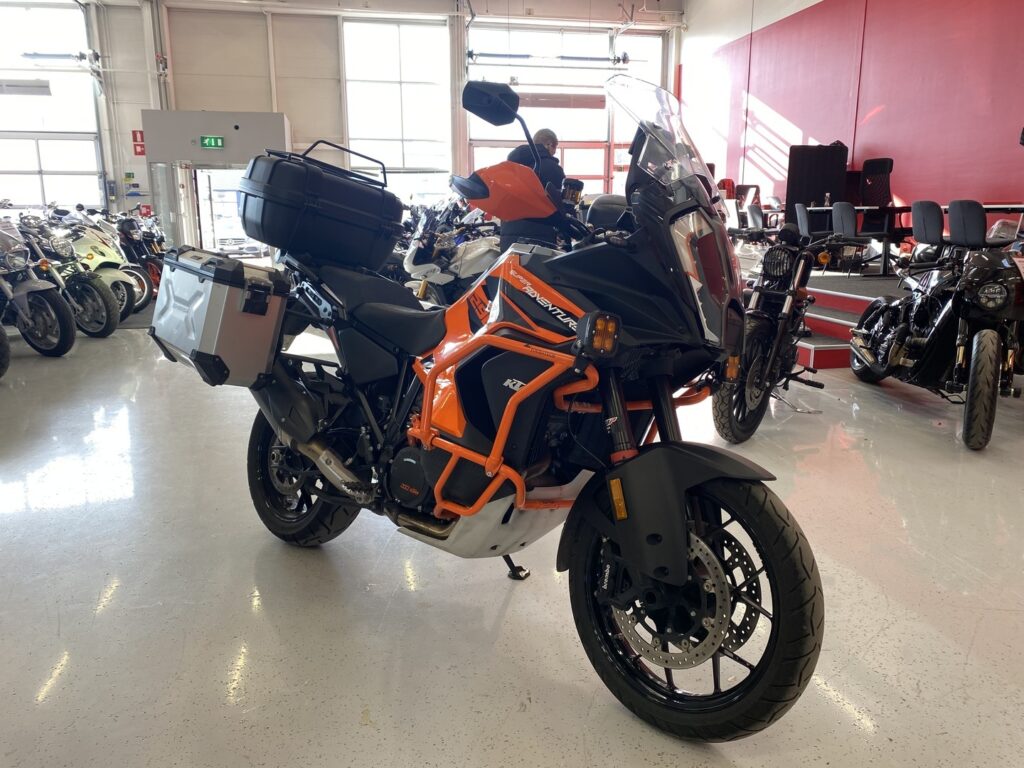KTM - 1290 Super Adventure S - // Juuri Saapunut / ACC / Sähköalusta / 3x laukut / Keskijalka // - Moottoripyörä