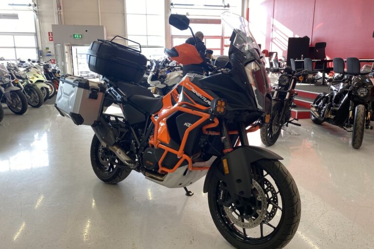 KTM - 1290 Super Adventure S - // Juuri Saapunut / ACC / Sähköalusta / 3x laukut / Keskijalka // - Moottoripyörä