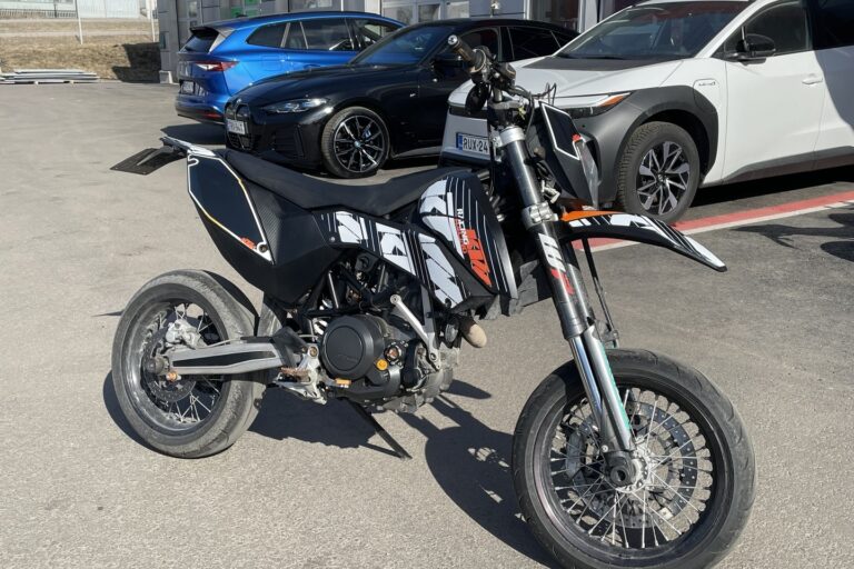 KTM - 690 - SMC // JUURI SAAPUNUT! - Moottoripyörä