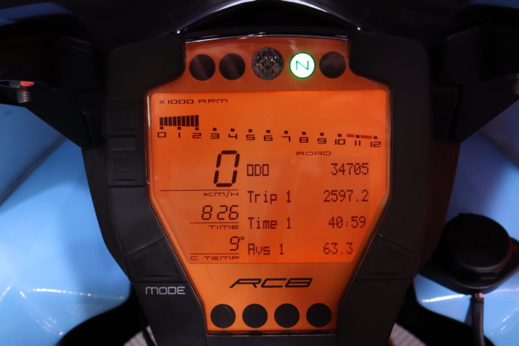 KTM - RC - 8 // Dominator Putkisto / Huoltokirja / Suomi-Pyörä / Säädettävät Kahvat / Ohjausiskari // KTM - RC - 8 // Dominator Putkisto / Huoltokirja / Suomi-Pyörä / Säädettävät Kahvat / Ohjausiskari // - Moottoripyörä