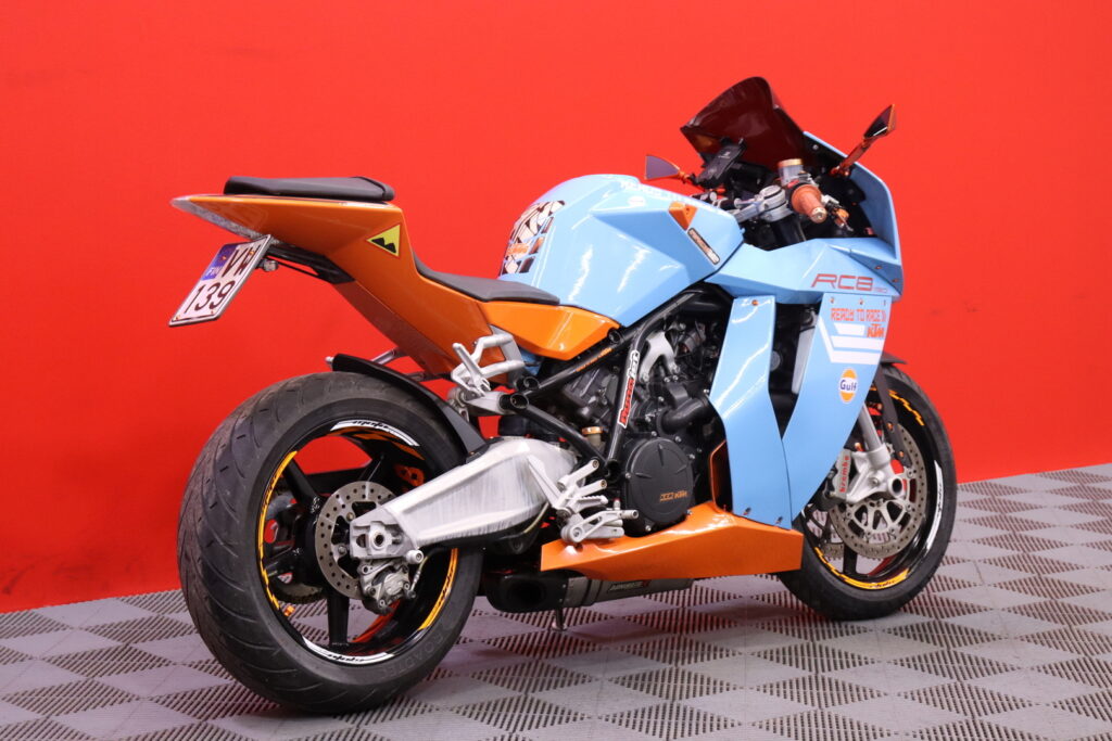 KTM - RC - 8 // Dominator Putkisto / Huoltokirja / Suomi-Pyörä / Säädettävät Kahvat / Ohjausiskari // KTM - RC - 8 // Dominator Putkisto / Huoltokirja / Suomi-Pyörä / Säädettävät Kahvat / Ohjausiskari // - Moottoripyörä