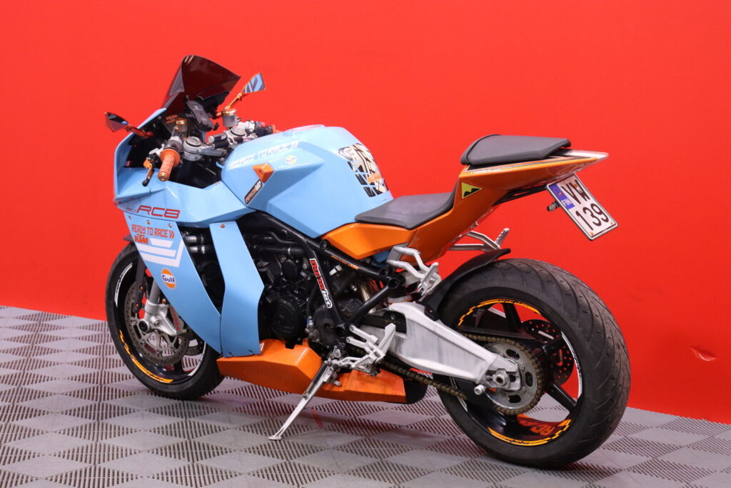 KTM - RC - 8 // Dominator Putkisto / Huoltokirja / Suomi-Pyörä / Säädettävät Kahvat / Ohjausiskari // KTM - RC - 8 // Dominator Putkisto / Huoltokirja / Suomi-Pyörä / Säädettävät Kahvat / Ohjausiskari // - Moottoripyörä