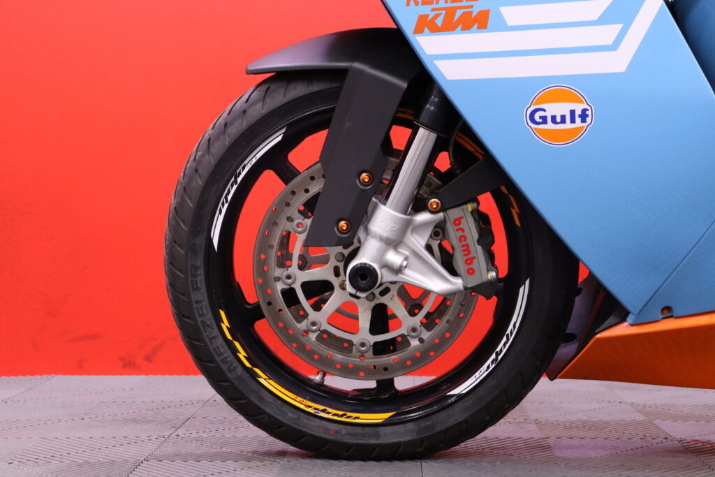 KTM - RC - 8 // Dominator Putkisto / Huoltokirja / Suomi-Pyörä / Säädettävät Kahvat / Ohjausiskari // KTM - RC - 8 // Dominator Putkisto / Huoltokirja / Suomi-Pyörä / Säädettävät Kahvat / Ohjausiskari // - Moottoripyörä