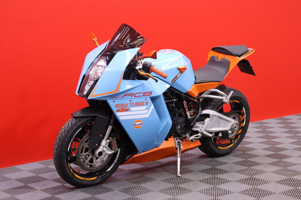 KTM - RC - 8 // Dominator Putkisto / Huoltokirja / Suomi-Pyörä / Säädettävät Kahvat / Ohjausiskari // KTM - RC - 8 // Dominator Putkisto / Huoltokirja / Suomi-Pyörä / Säädettävät Kahvat / Ohjausiskari // - Moottoripyörä