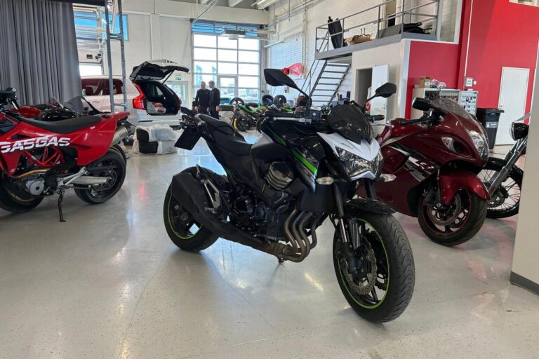 Kawasaki - Z - 800 // A2! / Suomi-pyörä / ABS / Kaatumatapit // - Moottoripyörä