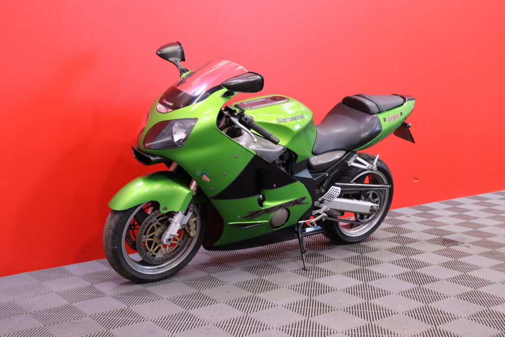 Kawasaki - ZX-12R - // Akrapovic kokoputkisto / Powercommander / Huoltomuistio / Minivilkut // Kawasaki - ZX-12R - // Akrapovic kokoputkisto / Powercommander / Huoltomuistio / Minivilkut // - Moottoripyörä
