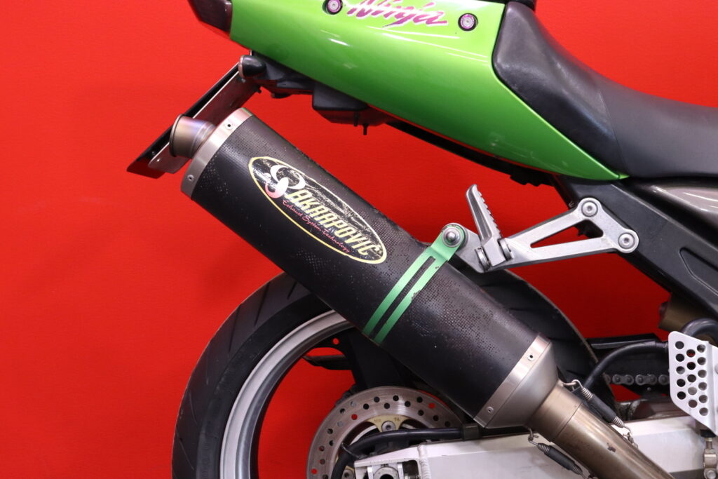 Kawasaki - ZX-12R - // Akrapovic kokoputkisto / Powercommander / Huoltomuistio / Minivilkut // Kawasaki - ZX-12R - // Akrapovic kokoputkisto / Powercommander / Huoltomuistio / Minivilkut // - Moottoripyörä