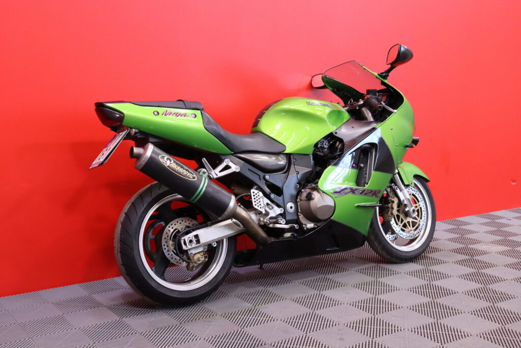 Kawasaki - ZX-12R - // Akrapovic kokoputkisto / Powercommander / Huoltomuistio / Minivilkut // Kawasaki - ZX-12R - // Akrapovic kokoputkisto / Powercommander / Huoltomuistio / Minivilkut // - Moottoripyörä