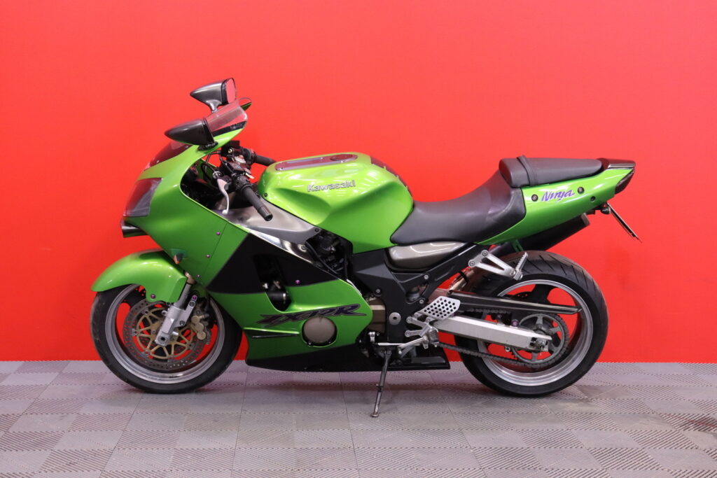 Kawasaki - ZX-12R - // Akrapovic kokoputkisto / Powercommander / Huoltomuistio / Minivilkut // Kawasaki - ZX-12R - // Akrapovic kokoputkisto / Powercommander / Huoltomuistio / Minivilkut // - Moottoripyörä