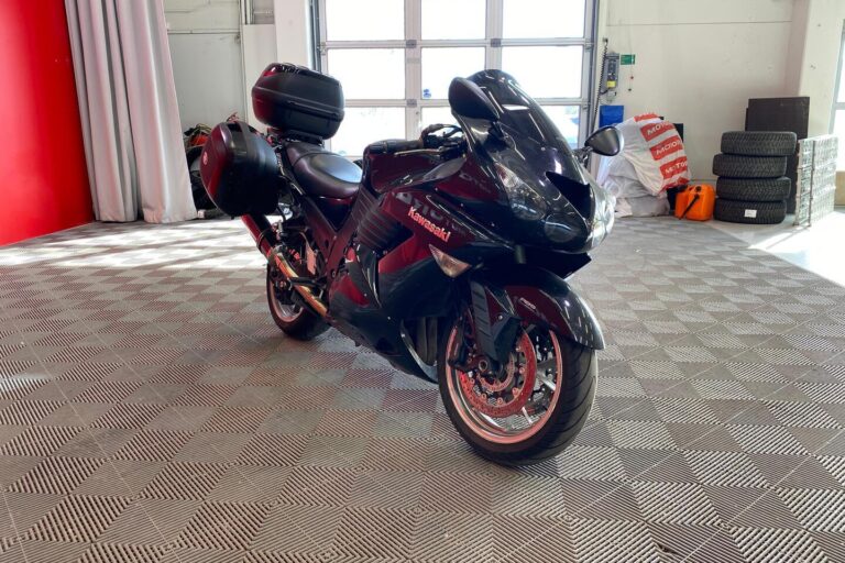 Kawasaki - ZZR - 1400  Huoltokirja, Blackwidow slip-on - Moottoripyörä