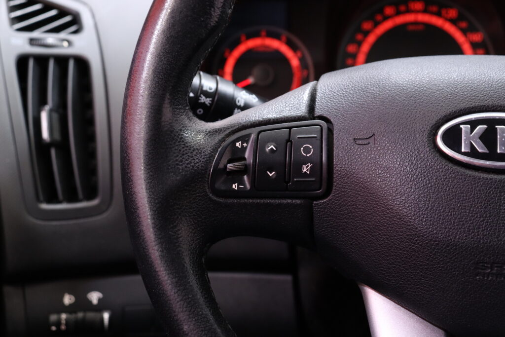 Kia - cee'd - 1,6 Active SW A/T // MYYDÄÄN HUUTOKAUPAT.COM Kia - cee'd - 1,6 Active SW A/T // MYYDÄÄN HUUTOKAUPAT.COM - Farmari