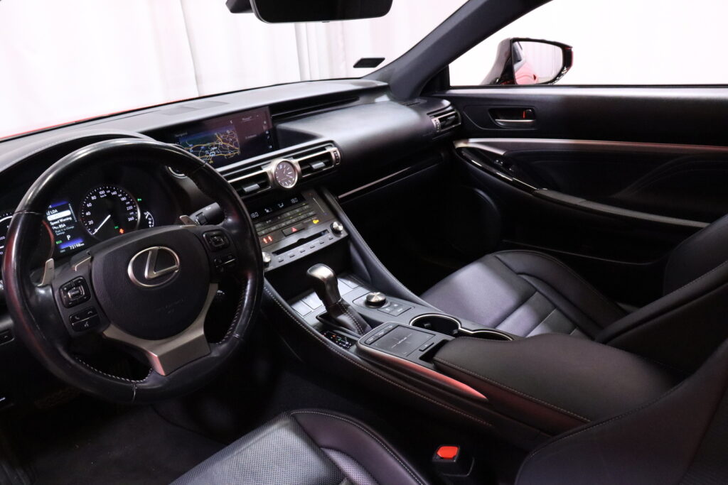 Lexus - RC - 300h Executive / Suomi-auto / Merkkihuollot / Adapt.vakkari / LED / CarPlay / Navi / Lohko & sisätilanpistoke / Tutkat / Lexus - RC - 300h Executive / Suomi-auto / Merkkihuollot / Adapt.vakkari / LED / CarPlay / Navi / Lohko & sisätilanpistoke / Tutkat / - Coupe