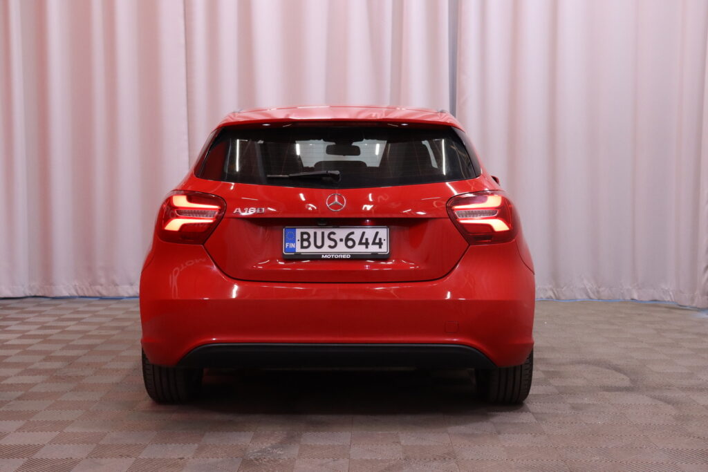 Mercedes-Benz - A - 180 Suomi 100 Edition // Suomi-auto / Sport-penkit / P. Kamera / Vakionopeudensäädin Mercedes-Benz - A - 180 Suomi 100 Edition // Suomi-auto / Sport-penkit / P. Kamera / Vakionopeudensäädin - Viistoperä
