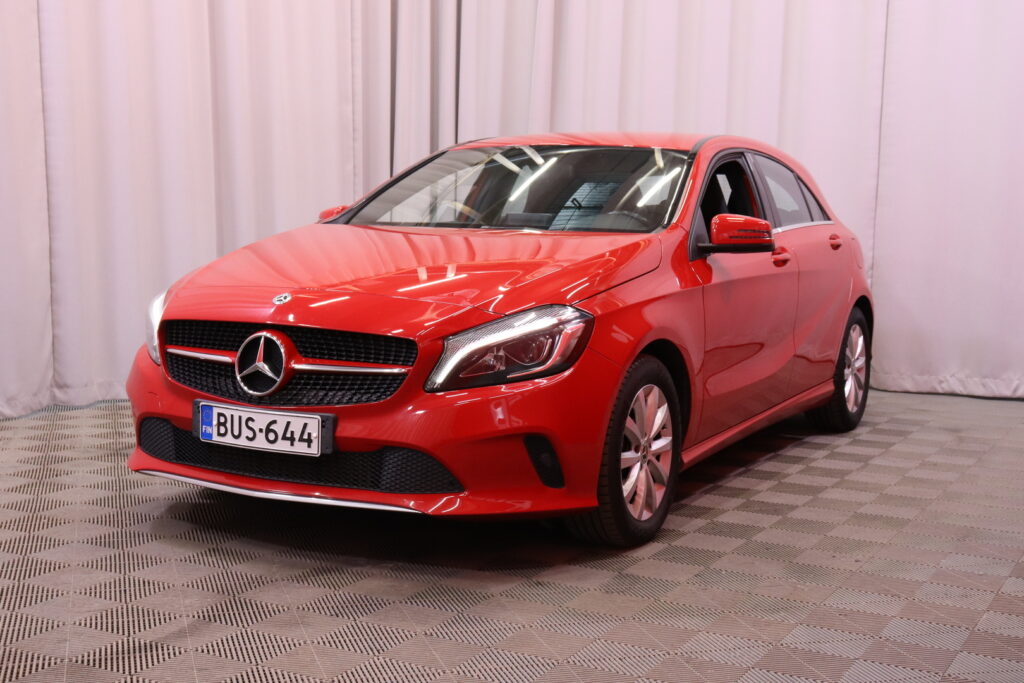 Mercedes-Benz - A - 180 Suomi 100 Edition // Suomi-auto / Sport-penkit / P. Kamera / Vakionopeudensäädin Mercedes-Benz - A - 180 Suomi 100 Edition // Suomi-auto / Sport-penkit / P. Kamera / Vakionopeudensäädin - Viistoperä