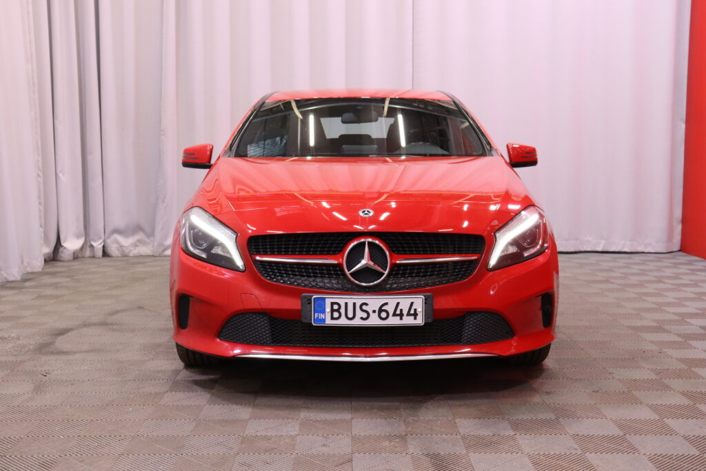 Mercedes-Benz - A - 180 Suomi 100 Edition // Suomi-auto / Sport-penkit / P. Kamera / Vakionopeudensäädin Mercedes-Benz - A - 180 Suomi 100 Edition // Suomi-auto / Sport-penkit / P. Kamera / Vakionopeudensäädin - Viistoperä