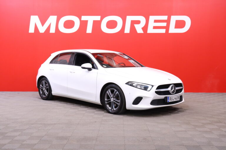 Mercedes-Benz - A - 180 d A Business Style // 2.om Merkkihuollettu Suomi-auto / Webasto / Koukku / Sporttipenkit / Kamera - Viistoperä