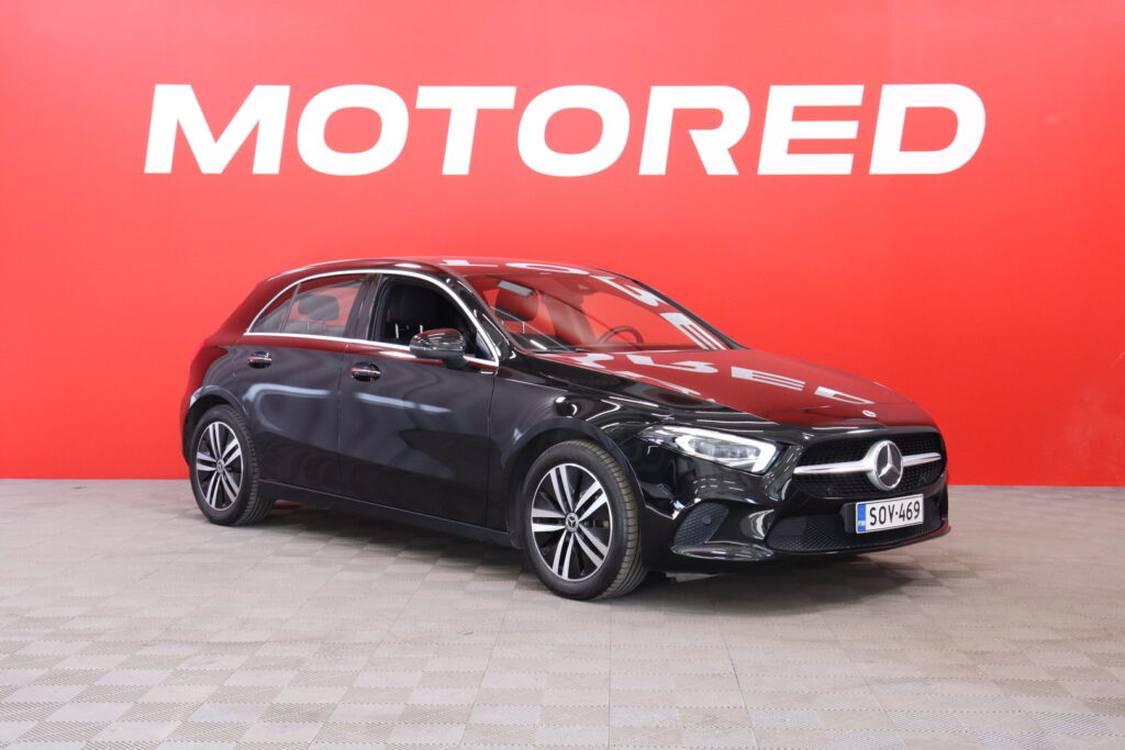 Mercedes-Benz - A - 180 A Business // 1-om Suomi-auto / Merkkihuollettu / Multibeam /  Vakkari / P-Kamera / Keyless / IHC+ / Vetokoukku // - Viistoperä