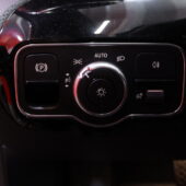 Mercedes-Benz - A - 180 A Business // 1-om Suomi-auto / Merkkihuollettu / Multibeam /  Vakkari / P-Kamera / Keyless / IHC+ / Vetokoukku // - Viistoperä