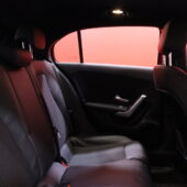 Mercedes-Benz - A - 180 A Business // 1-om Suomi-auto / Merkkihuollettu / Multibeam /  Vakkari / P-Kamera / Keyless / IHC+ / Vetokoukku // - Viistoperä