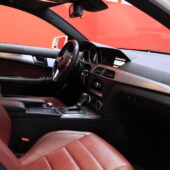 Mercedes-Benz - C - 250 CDI BE Coupé AMG // Panorama / Punainen nahkasisusta / Vakkari / ILS Xenon / - Coupe