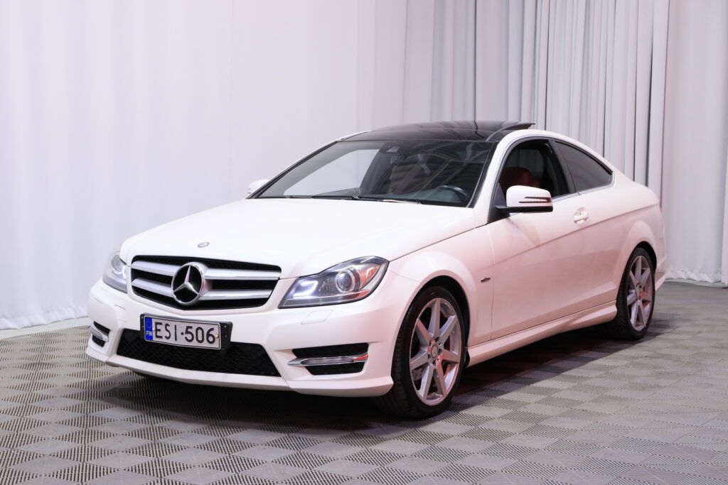 Mercedes-Benz - C - 250 CDI BE Coupé AMG // Panorama / Punainen nahkasisusta / Vakkari / ILS Xenon / Mercedes-Benz - C - 250 CDI BE Coupé AMG // Panorama / Punainen nahkasisusta / Vakkari / ILS Xenon / - Coupe