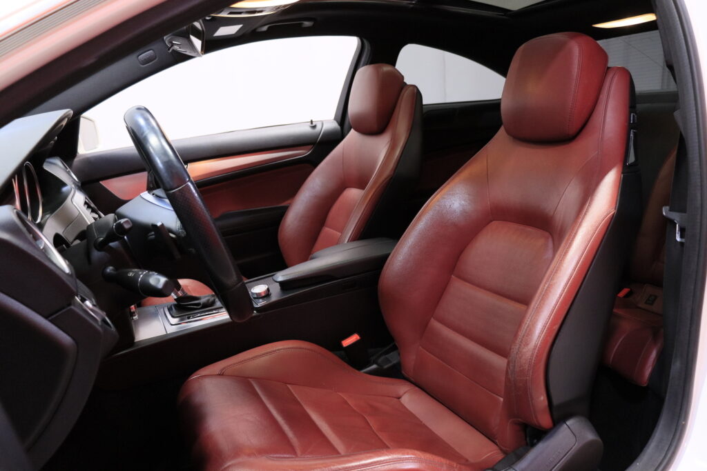 Mercedes-Benz - C - 250 CDI BE Coupé AMG // Panorama / Punainen nahkasisusta / Vakkari / ILS Xenon / Mercedes-Benz - C - 250 CDI BE Coupé AMG // Panorama / Punainen nahkasisusta / Vakkari / ILS Xenon / - Coupe