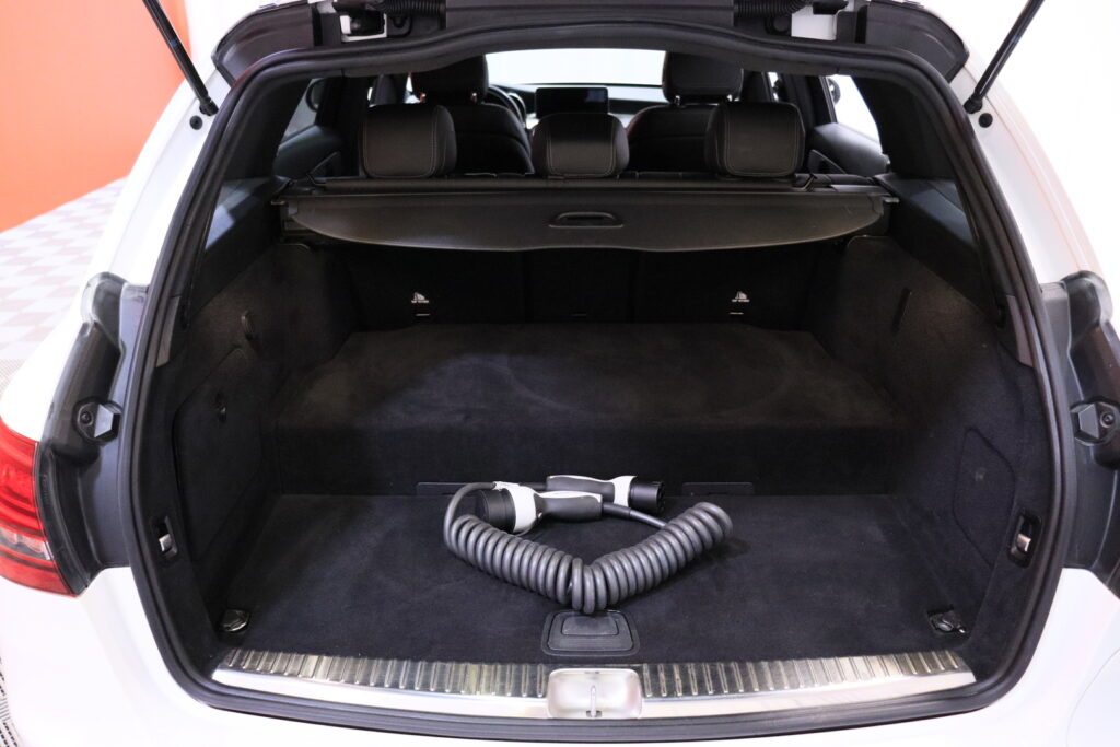 tuotekuva-Mercedes-Benz-C-JNO-319-2026-04-09-073507-29 tuotekuva-Mercedes-Benz-C-JNO-319-2026-04-09-073507-29