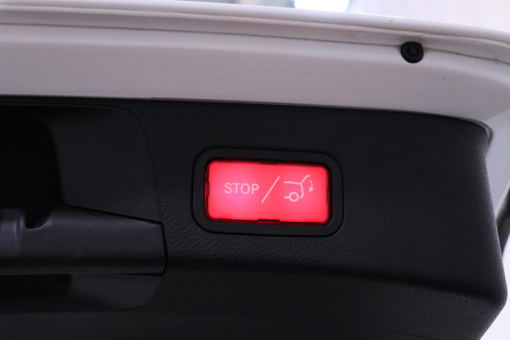 tuotekuva-Mercedes-Benz-C-JNO-319-2026-04-09-073507-30 tuotekuva-Mercedes-Benz-C-JNO-319-2026-04-09-073507-30